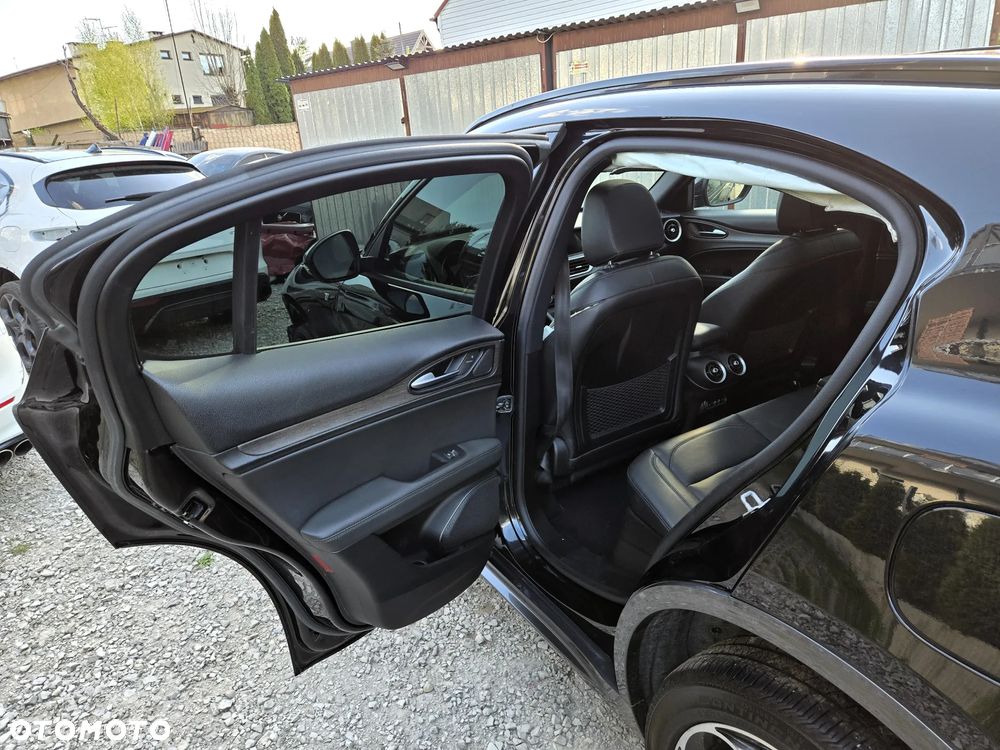 Alfa Romeo Stelvio 2.0 Turbo 16V AT8-Q4 Ti - 25