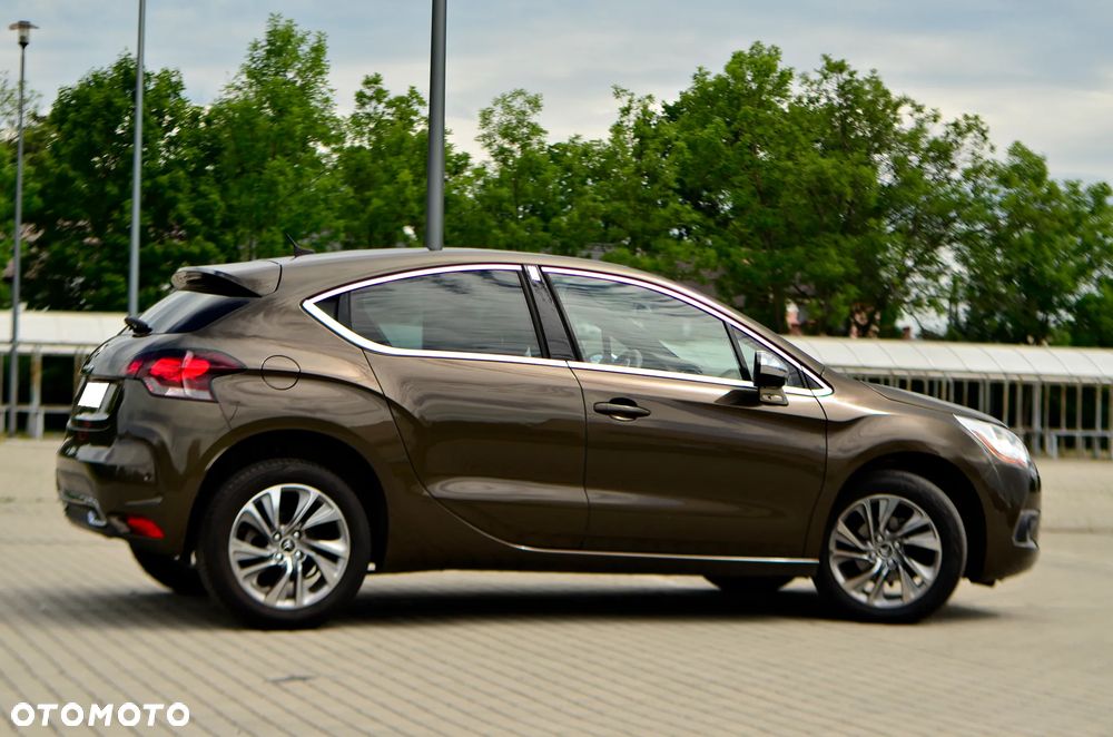 Citroën DS4 e-HDi 115 SoChic - 12