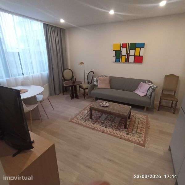 T2 Novo ao lado do metro da Trindade - Grande imagem: 5/12