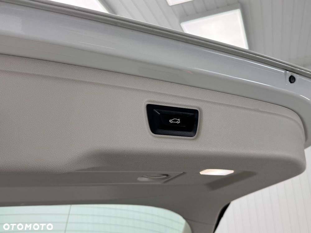 BMW Seria 3 318d Touring Advantage - 33