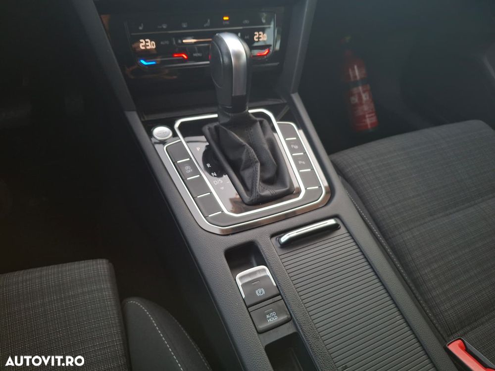 Volkswagen Passat - 33