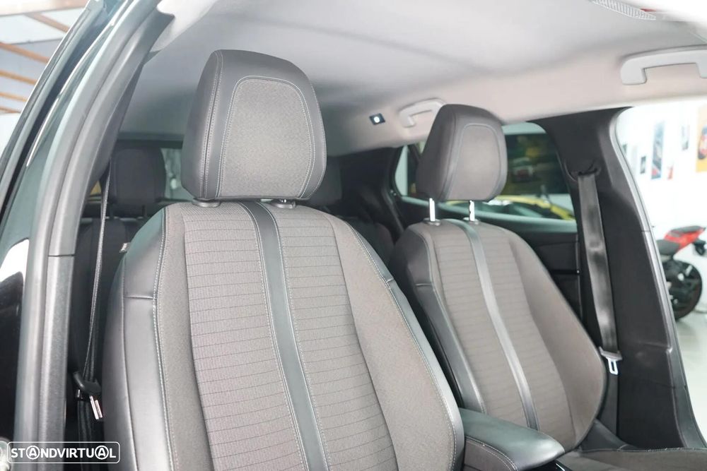 Peugeot 2008 1.2 PureTech Allure - 38