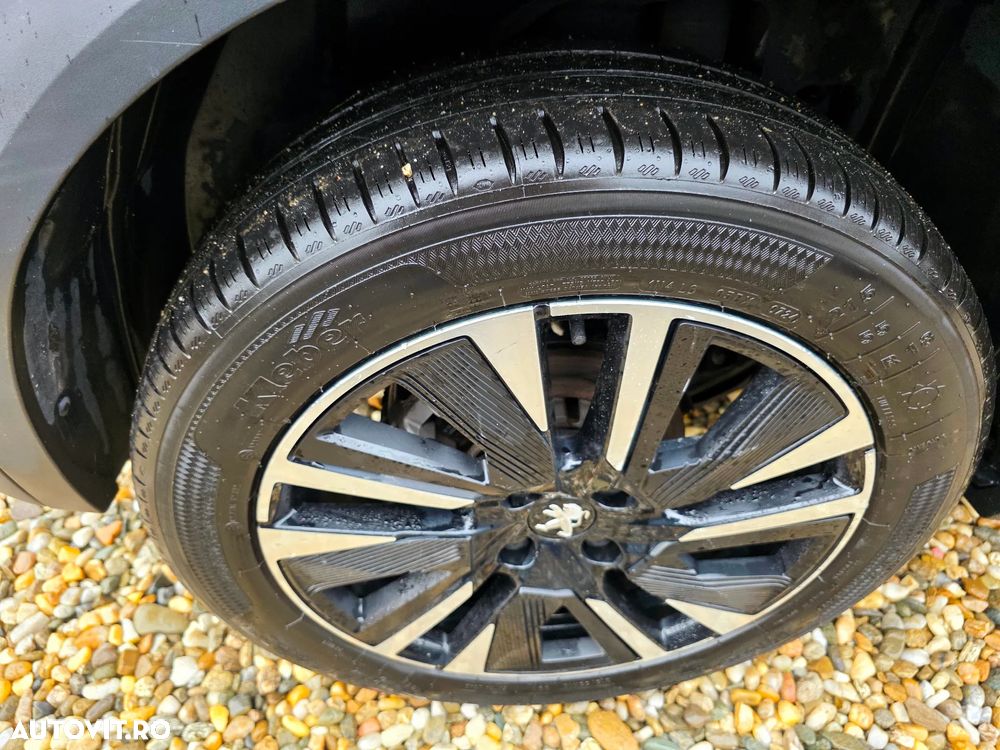 Peugeot 2008 PureTech 155 EAT8 GT - 13