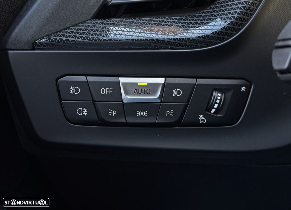 BMW 118 d Pack Desportivo M - 17