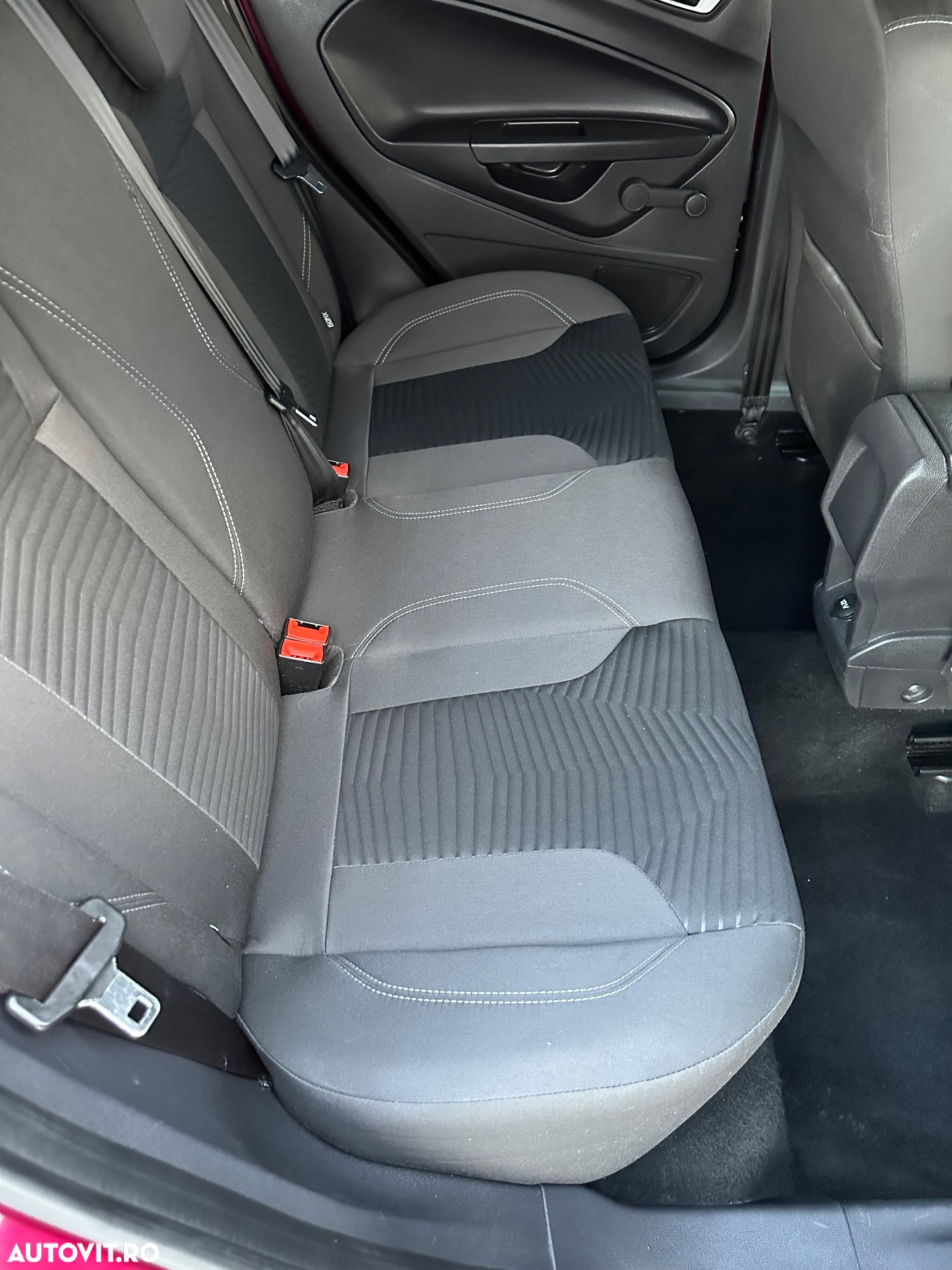 Ford Fiesta 1.6 Ti-VCT Aut. Titanium - 24