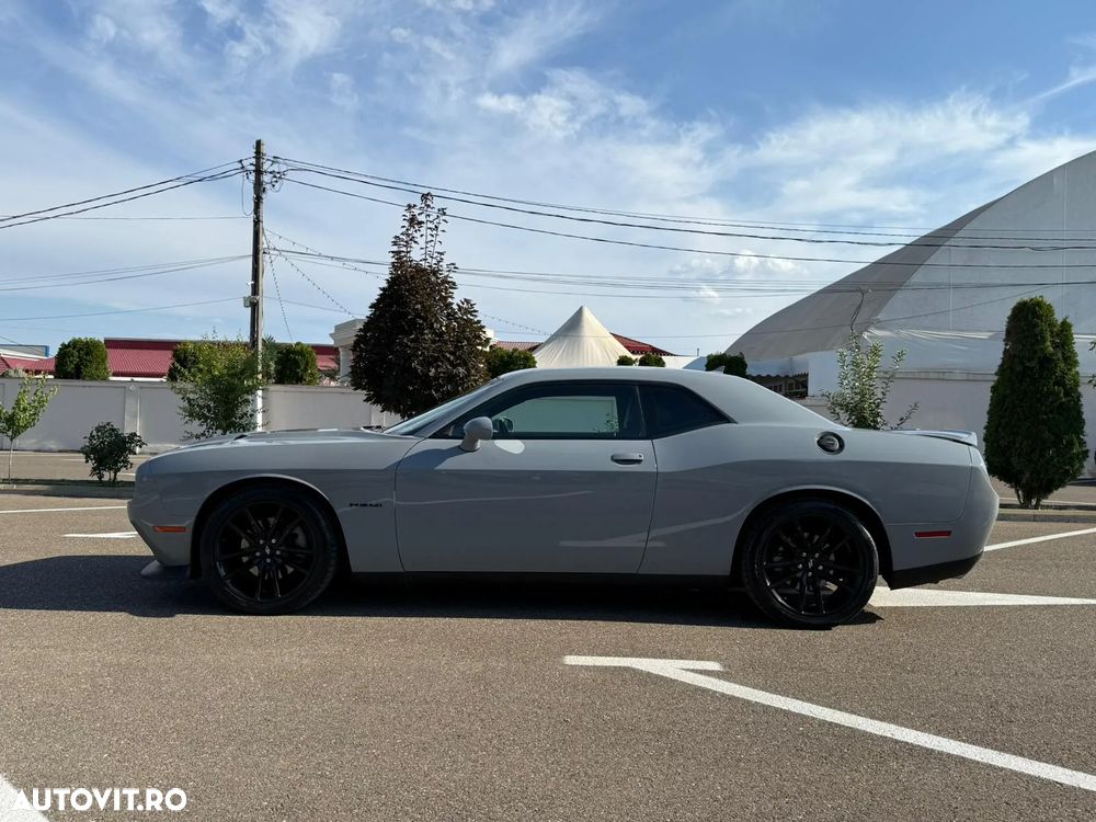 Dodge Challenger - 8