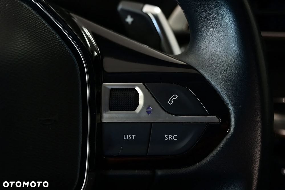 Peugeot 3008 1.6 PureTech Hybrid PHEV Allure S&S EAT8 - 29