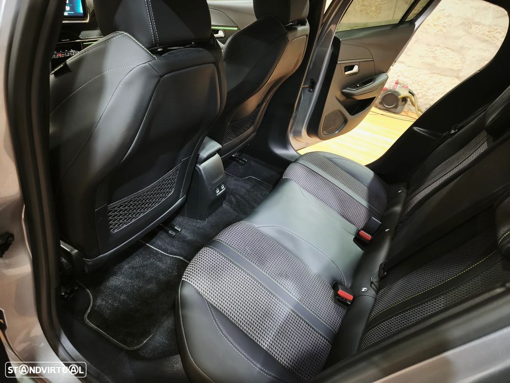 Peugeot 208 PureTech 100 GT - 23
