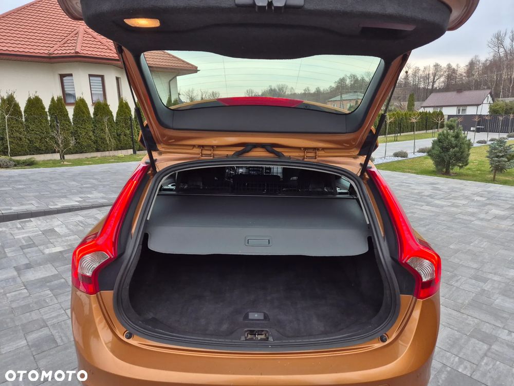 Volvo V60 DRIVe Momentum - 9