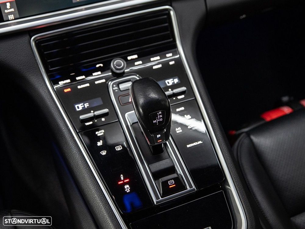 Porsche Panamera Sport Turismo 4 E-Hybrid - 21