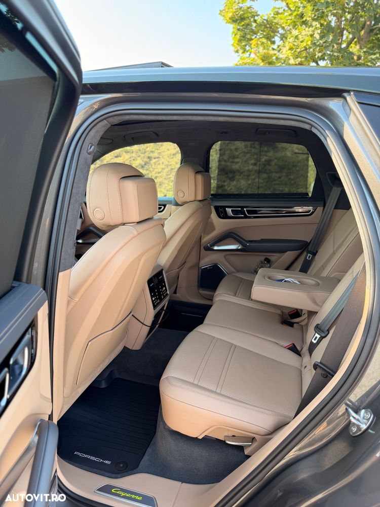 Porsche Cayenne - 8