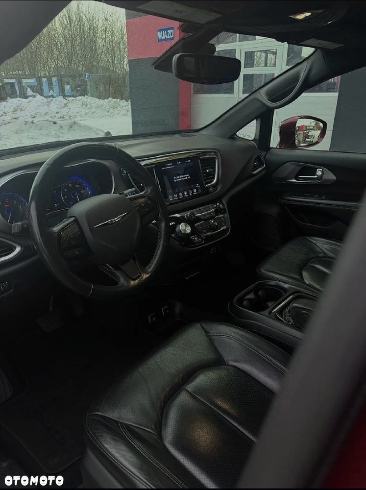 Chrysler Pacifica - 4