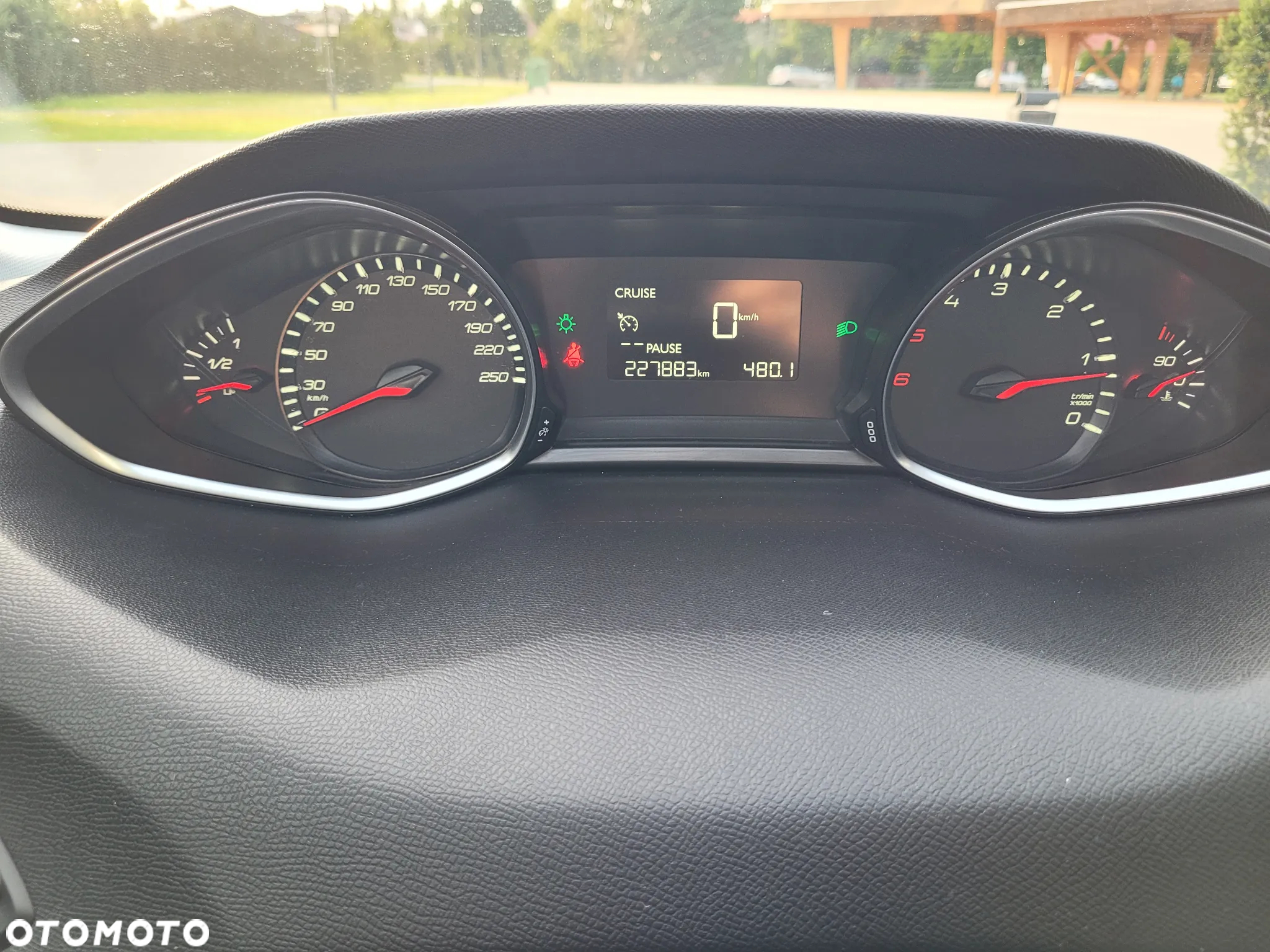 Peugeot 308 1.6 BlueHDi Allure S&S - 18