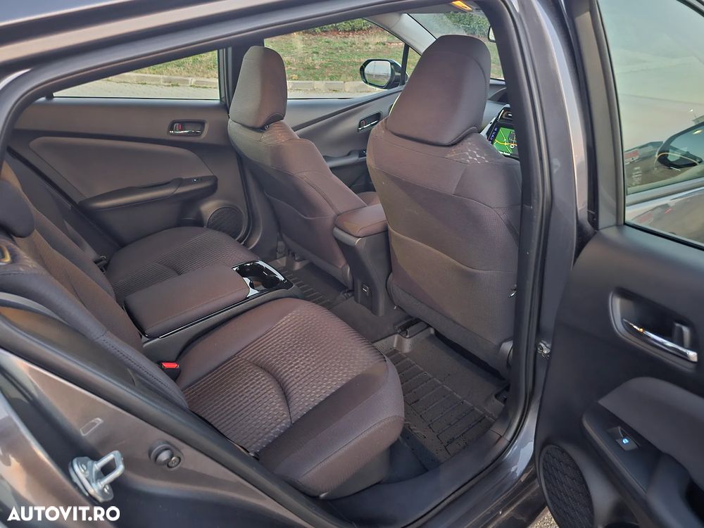 Toyota Prius Plug-in Hybrid Executive - 8