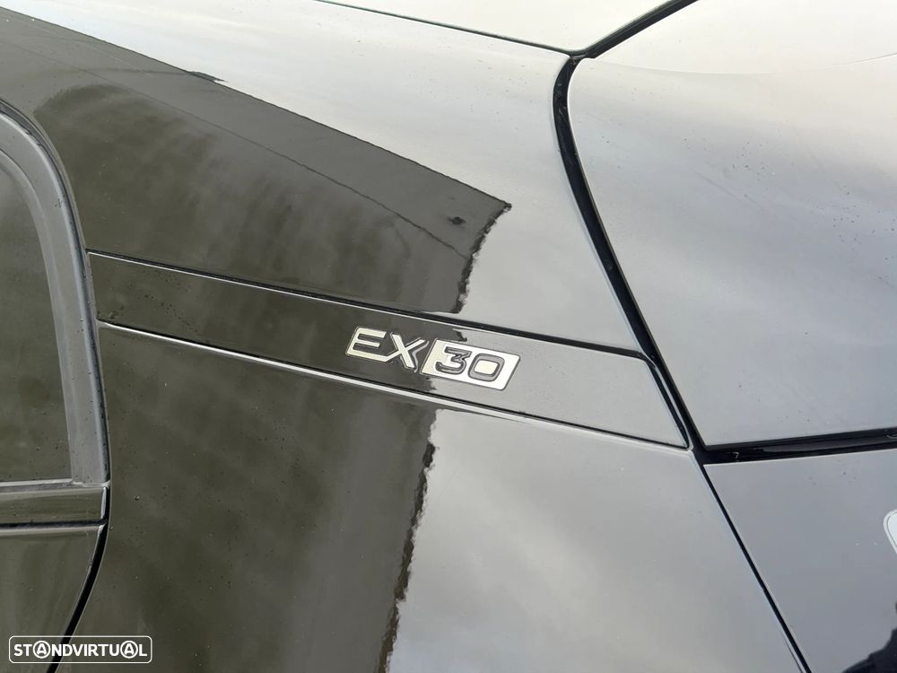 Volvo EX30 Single Motor Extended Range RWD Ultra - 32