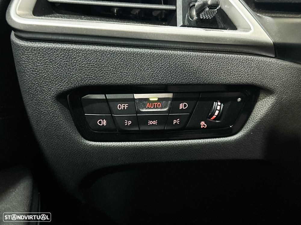 BMW 330 e Pack Desportivo M Auto - 39