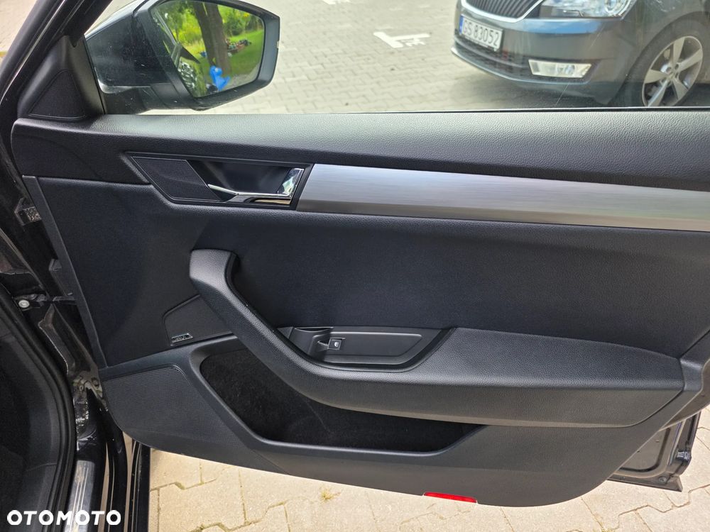 Skoda Superb 2.0 TDI Style DSG - 19