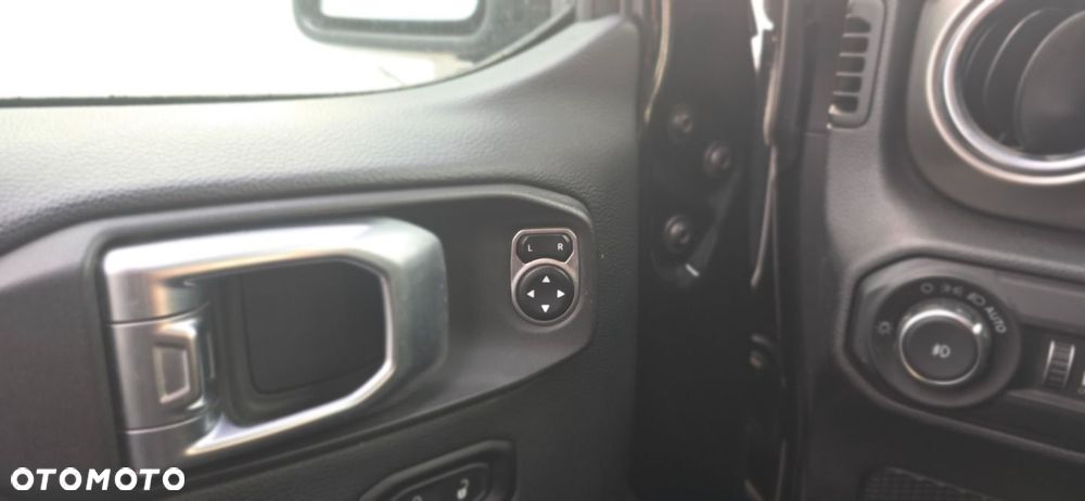 Jeep Wrangler - 19