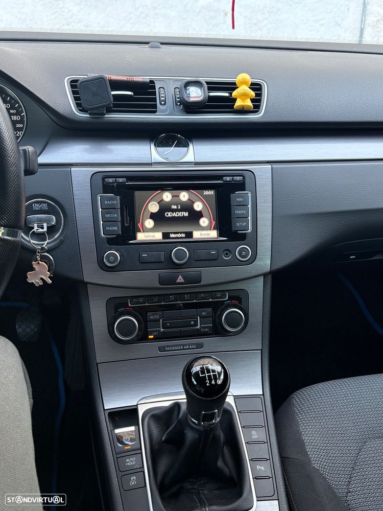 VW Passat Variant 1.6 TDI DPF BlueMotion Comfortline - 11