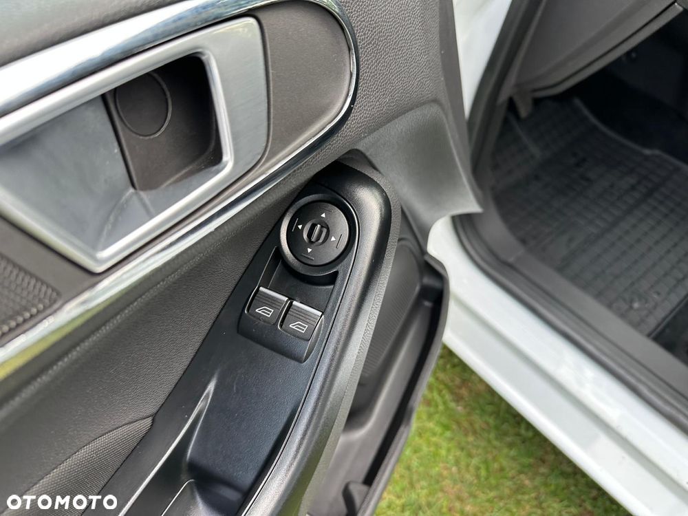 Ford Fiesta - 23