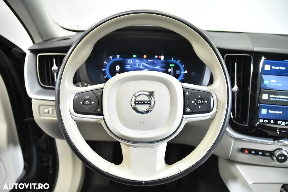 Volvo XC 60 T6 AWD Recharge Geartronic Inscription - 17