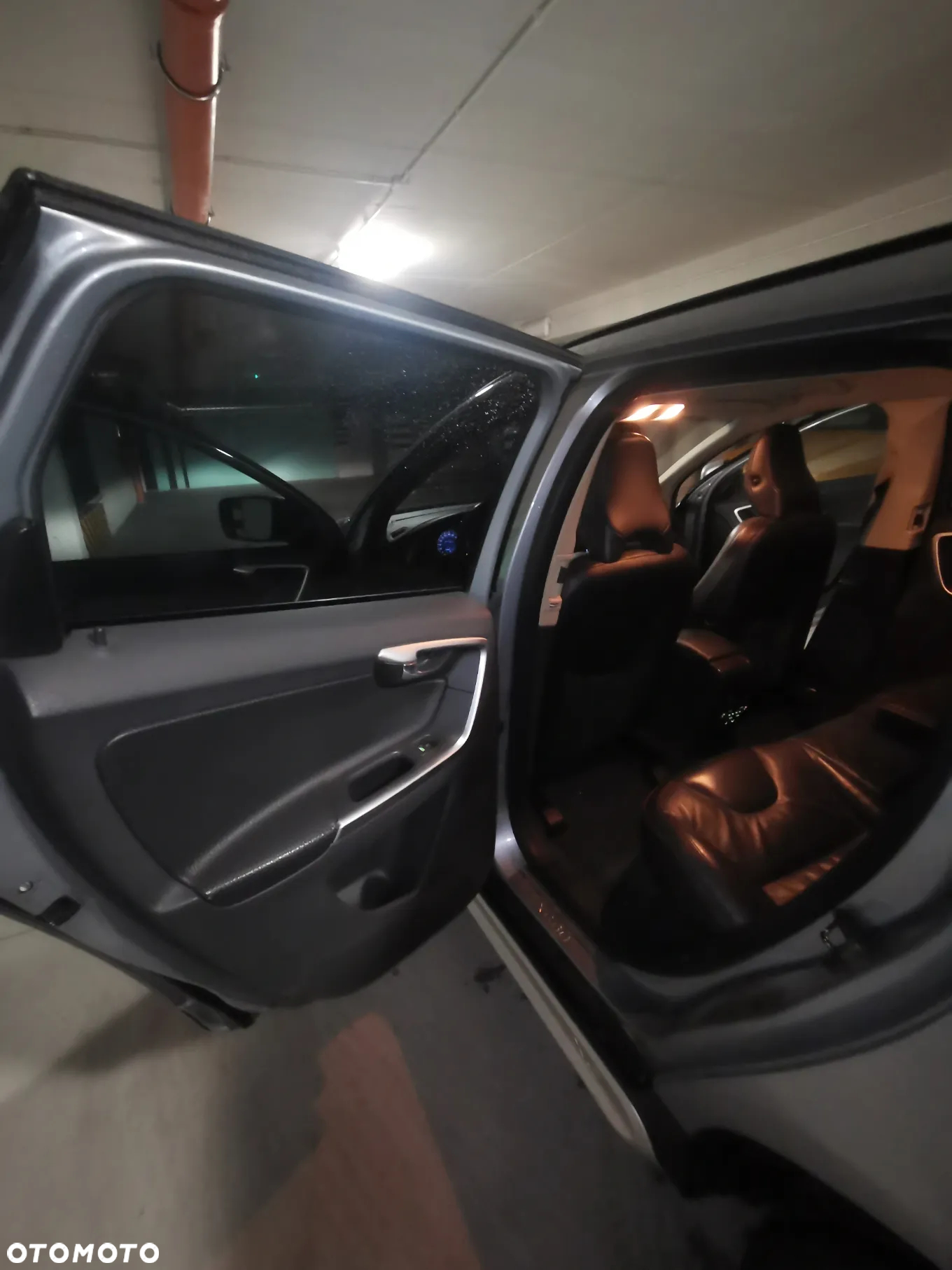 Volvo XC 60 D5 AWD Momentum - 9