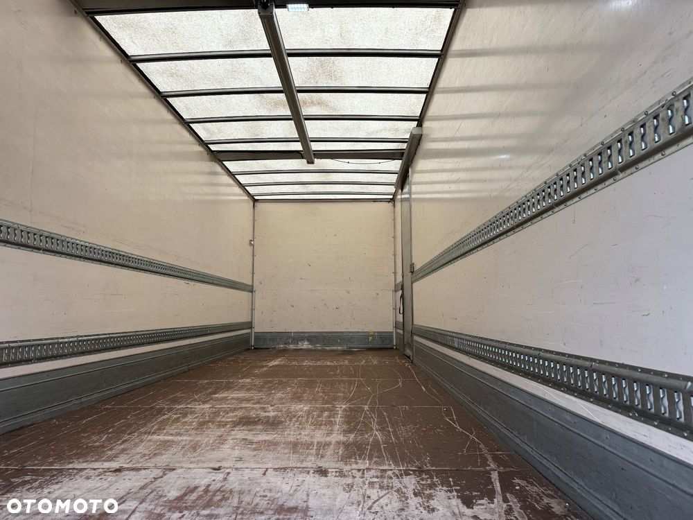 Renault D12 / 220 KM / WINDA / KONTENER 8,30M / ROLETA ELEKTRYCZNA / Z FRANCJI / STAN BDB / / / - 19