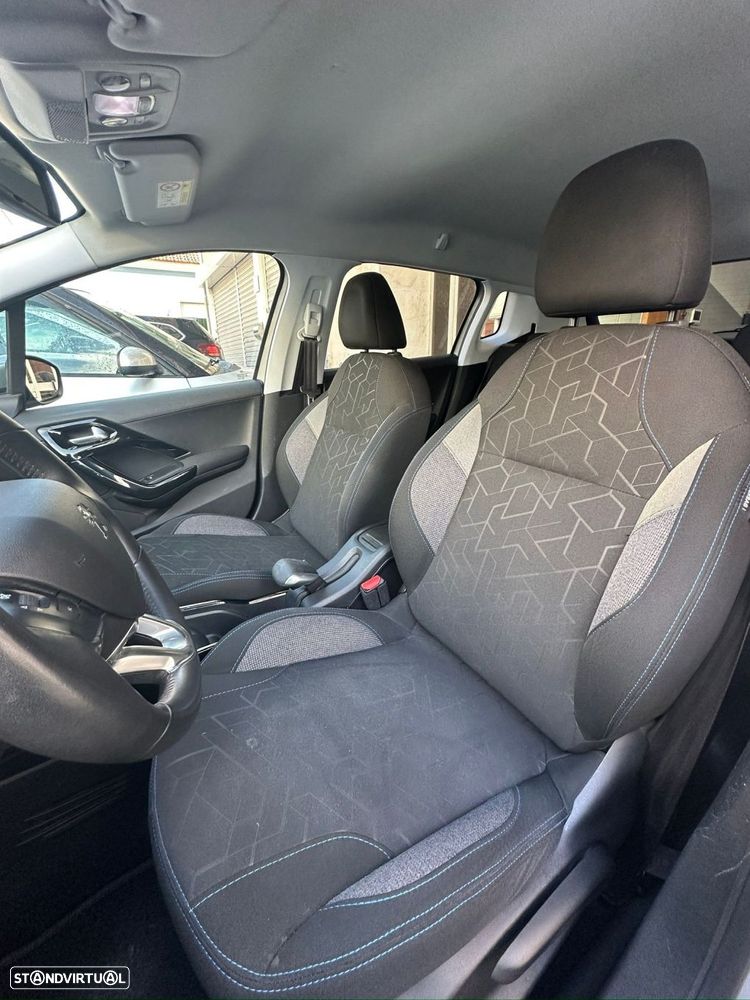 Peugeot 2008 1.2 PureTech Signature EAT6 - 9