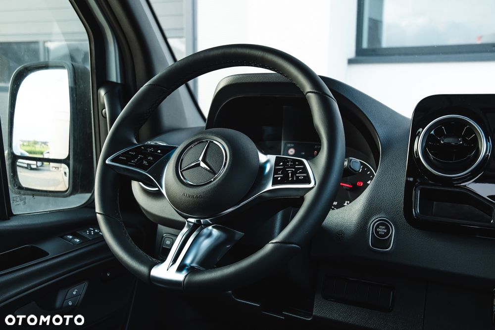 Mercedes-Benz Sprinter - 13