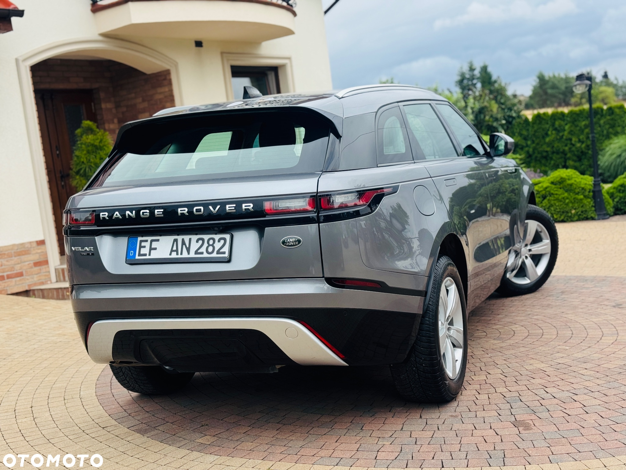 Land Rover Range Rover Velar 2.0 TD4 R-Dynamic S - 2