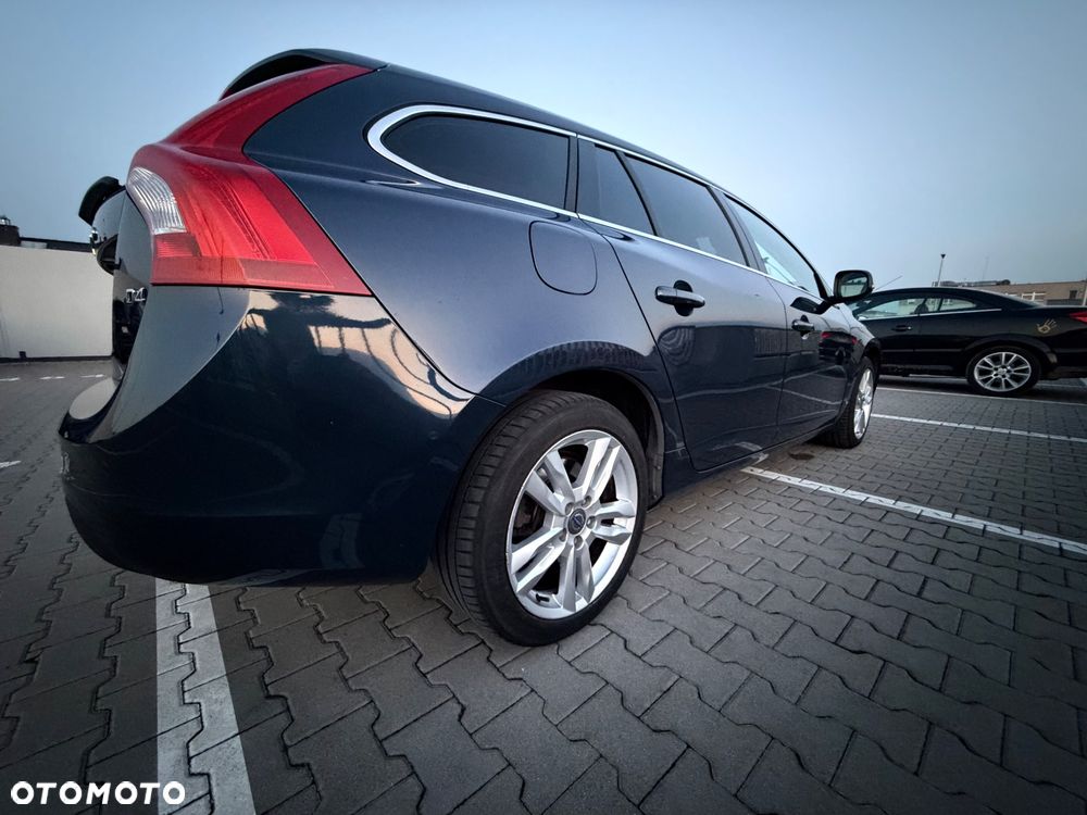 Volvo V60 D4 Geartronic Momentum - 5