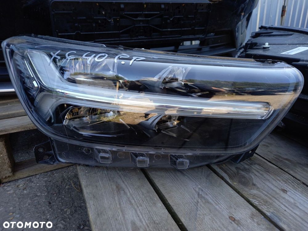 VOLVO XC40 II PRAWA LAMPA PRZÓD 32342525 32342524 LED MID 22r - 1