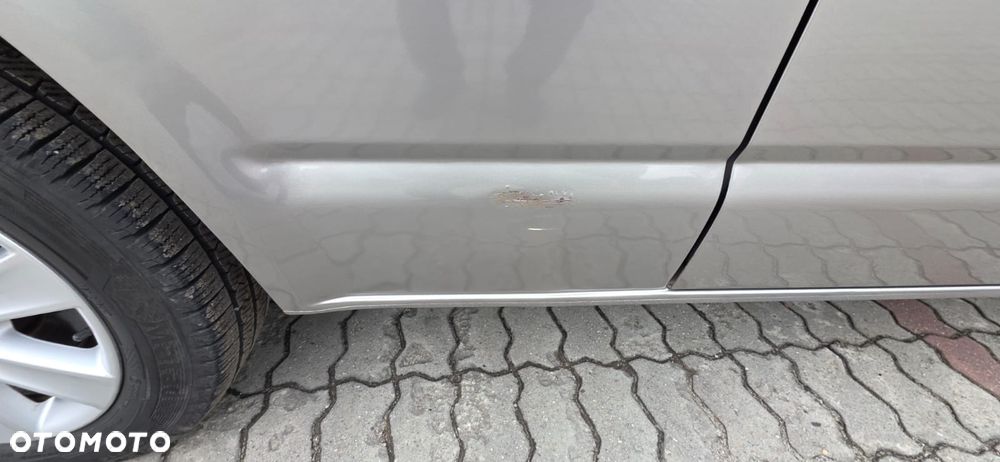 Volkswagen Caravelle - 8