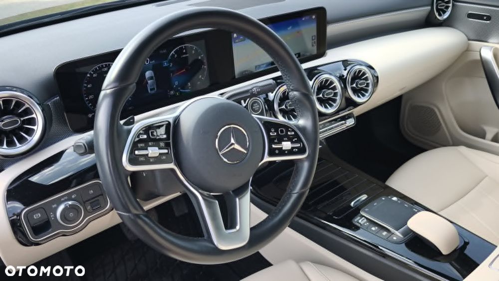Mercedes-Benz Klasa A 180 Progressive 7G-DCT - 17
