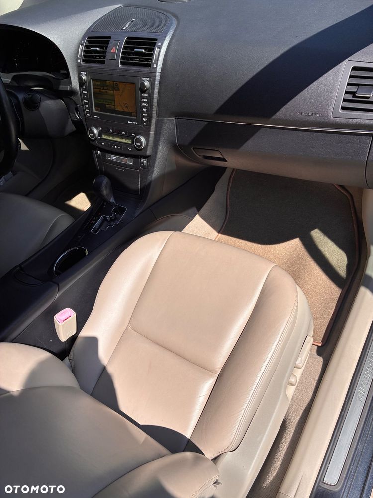 Toyota Avensis 2.0 Multidrive S Executive - 12
