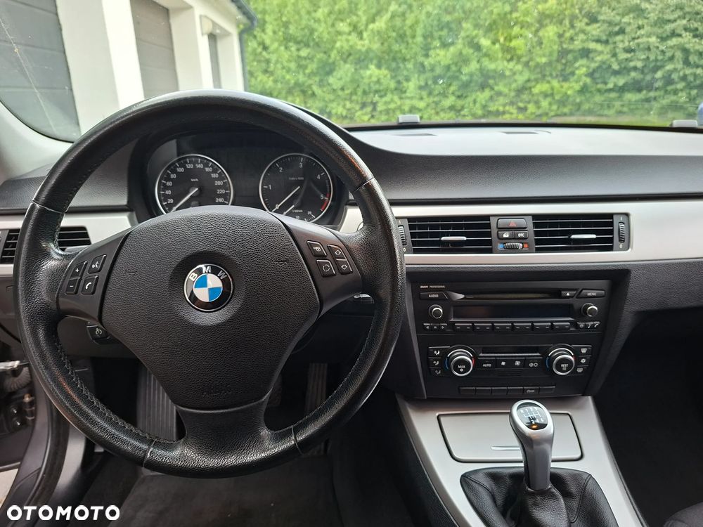 BMW Seria 3 318d DPF - 11