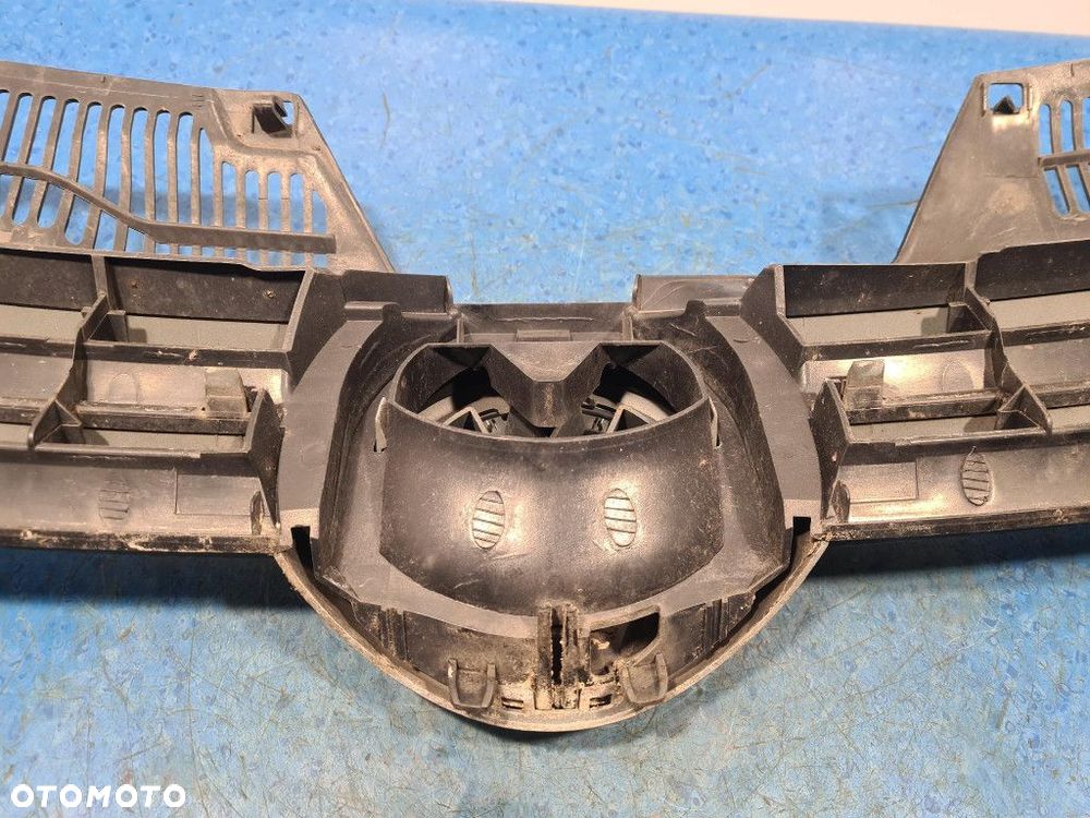 VOLKSWAGEN GOLF V 1.4 KAT ATRAPA / GRILL LA6Q - 6