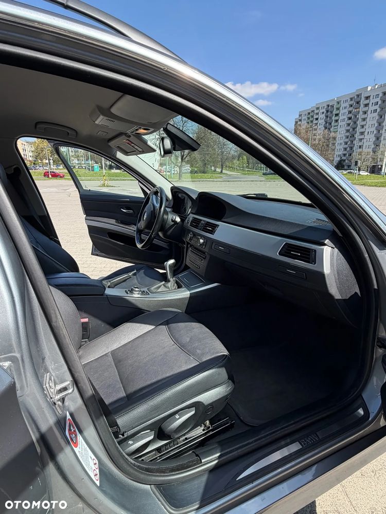 BMW Seria 3 320d DPF - 32