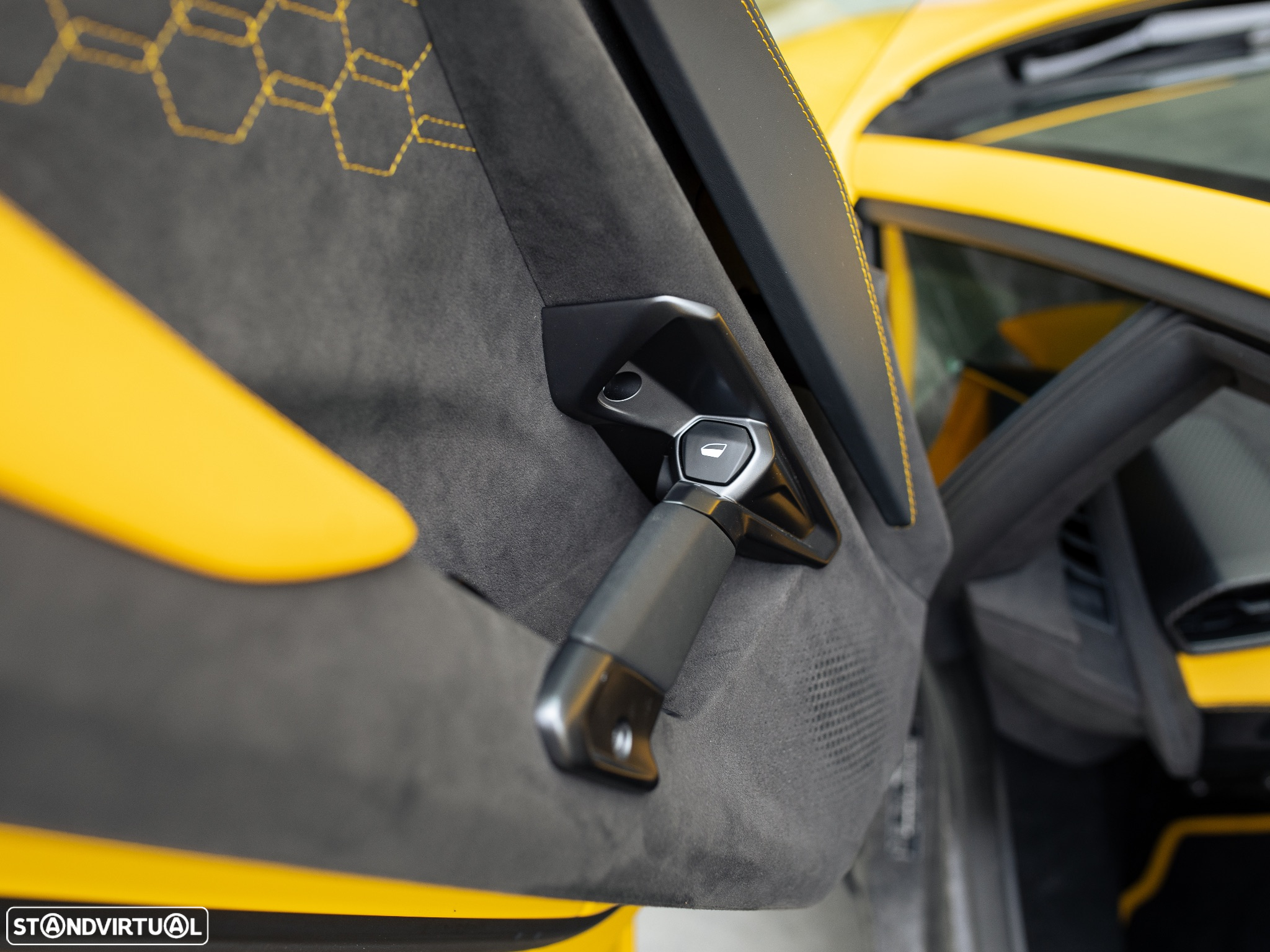 Lamborghini Revuelto - 28