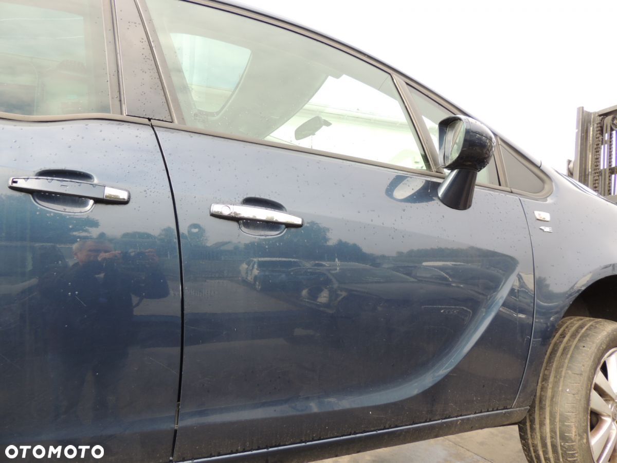 Drzwi prawy przód Opel Meriva B '11 1.4 - 1