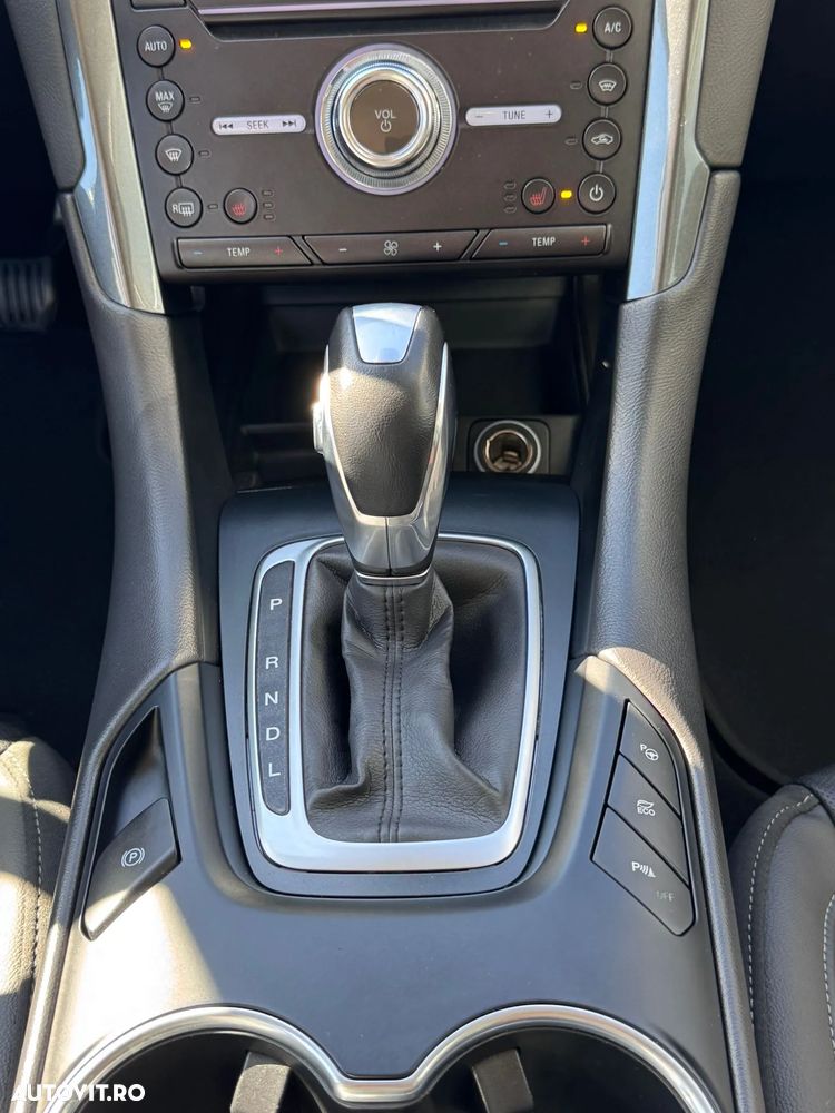 Ford Mondeo 2.0 HEV Titanium - 17
