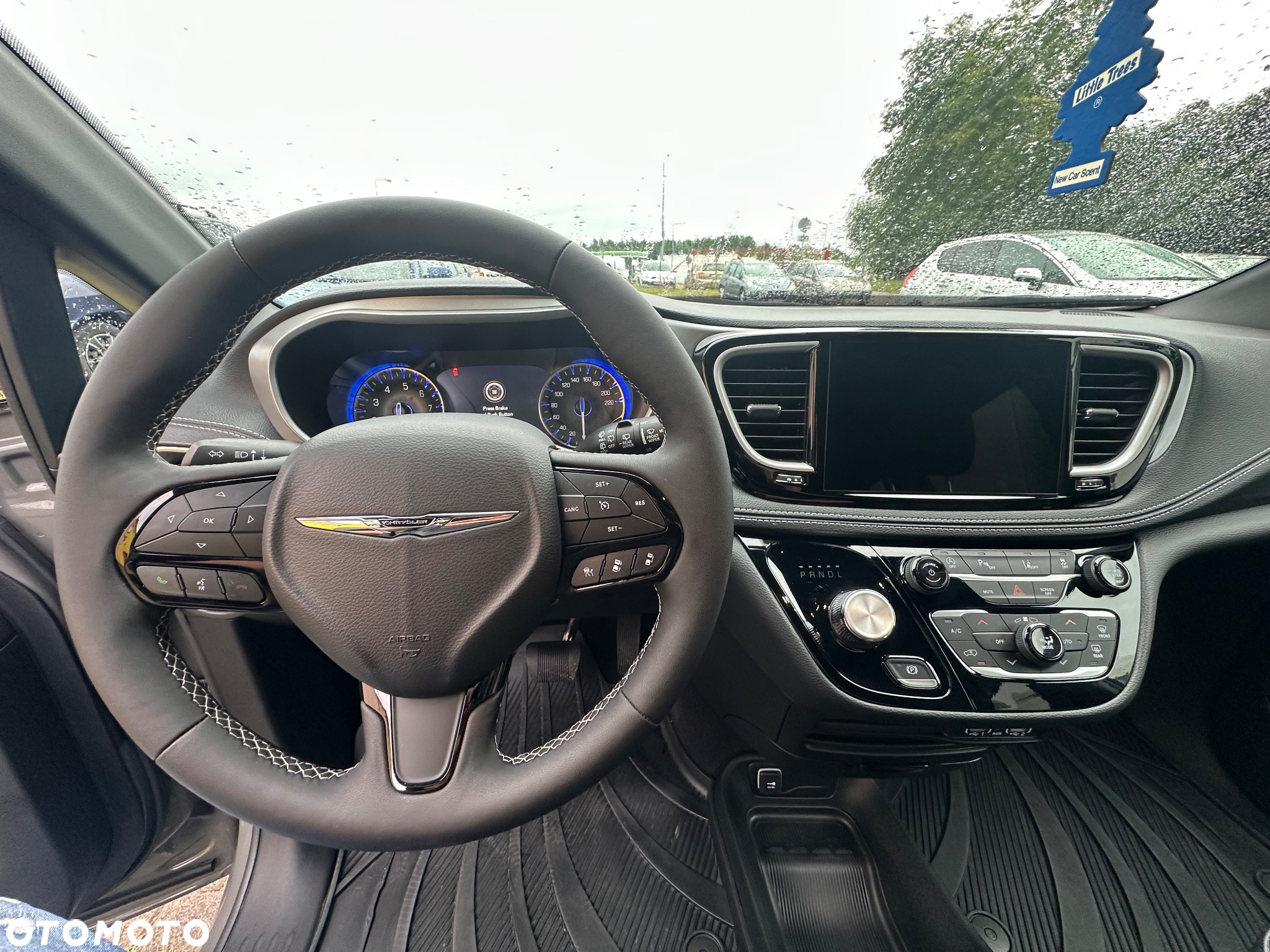Chrysler Pacifica - 12