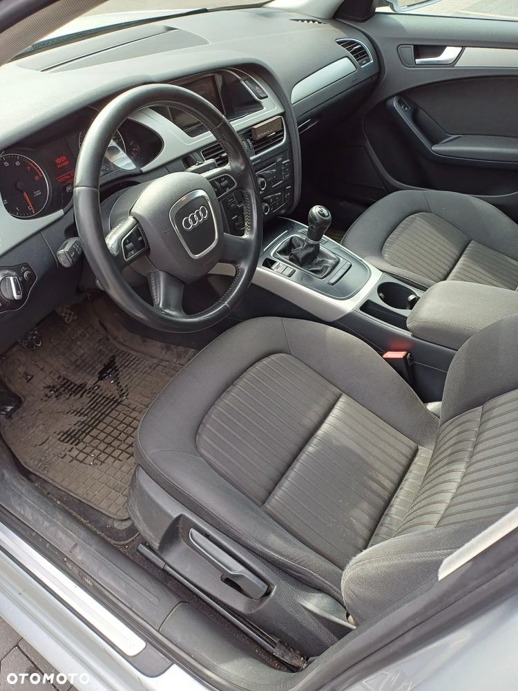 Audi A4 Limousine - 8