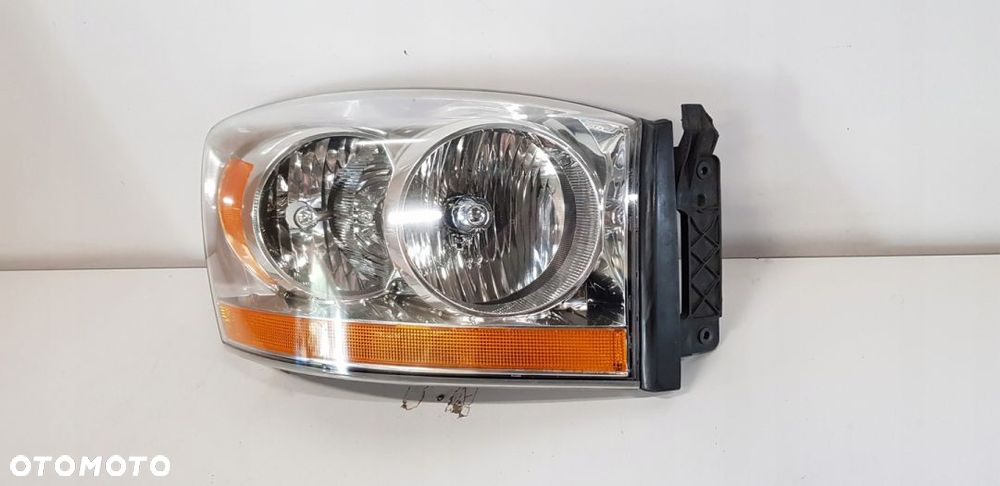Lampa przód prawa Dodge Ram 06-08 ORYGINAŁ - 1