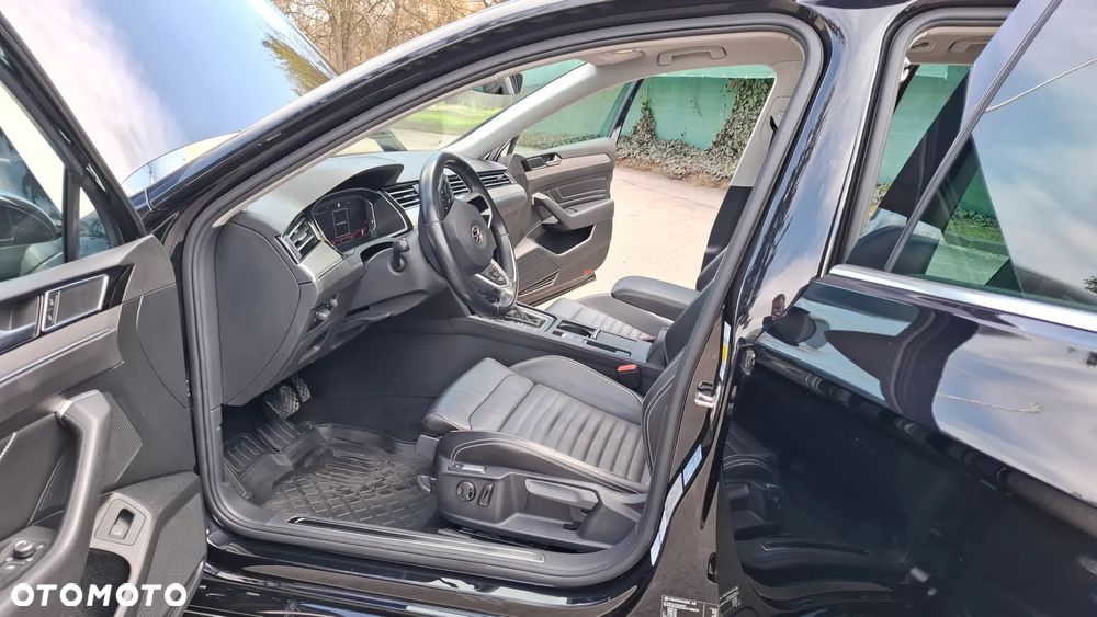 Volkswagen Passat 2.0 TDI SCR DSG Elegance - 17