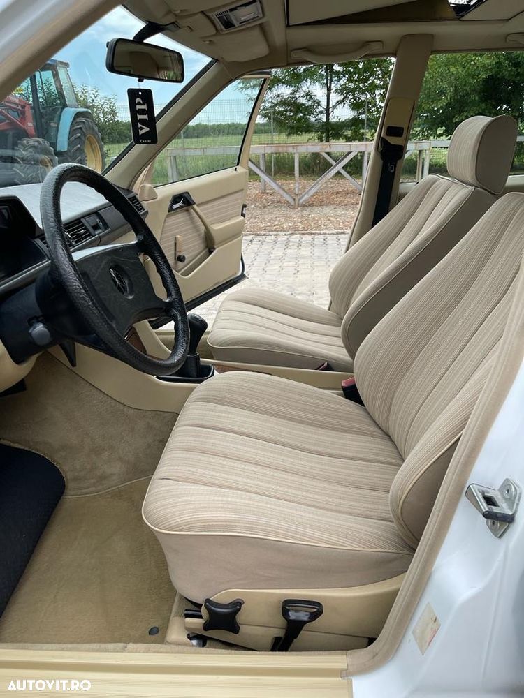 Mercedes-Benz W124 - 12