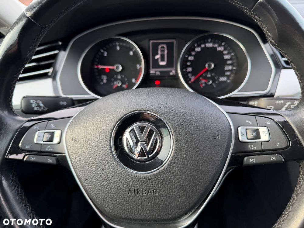 Volkswagen Passat 2.0 TDI (BlueMotion Technology) Comfortline - 13