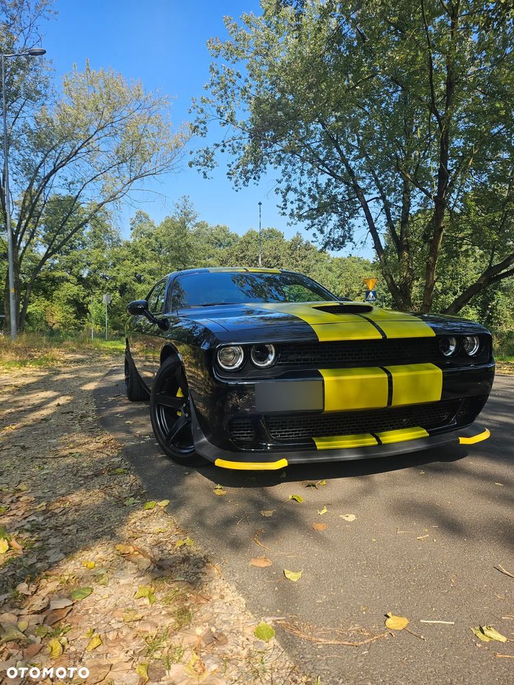 Dodge Challenger - 1