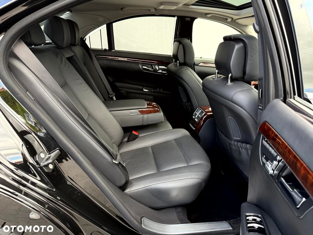 Mercedes-Benz Klasa S 500 4Matic 7G-TRONIC - 23