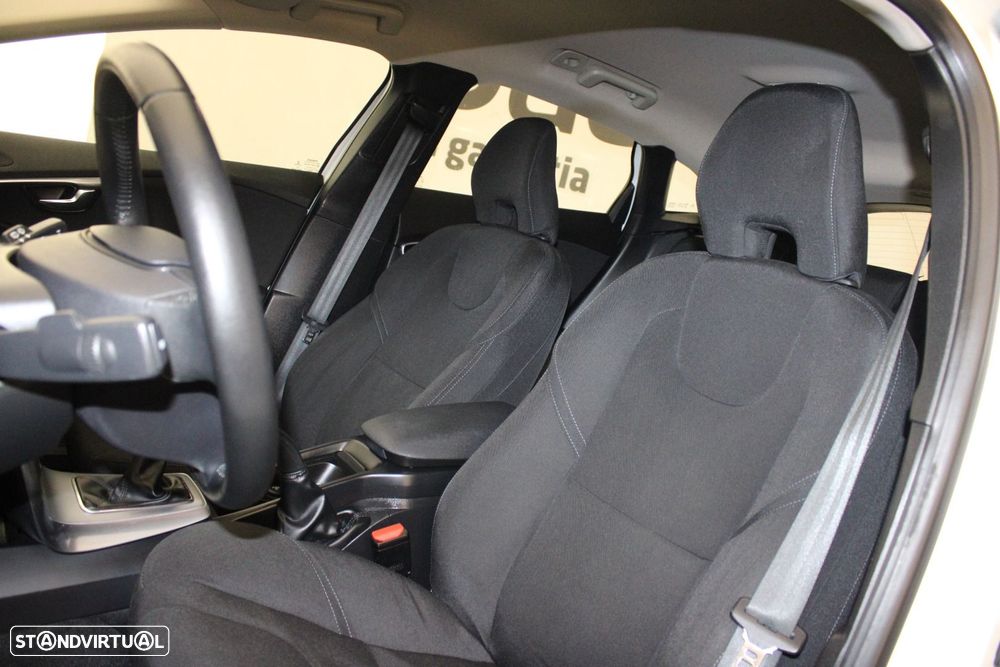 Volvo V40 Cross Country 2.0 D3 Momentum - 28